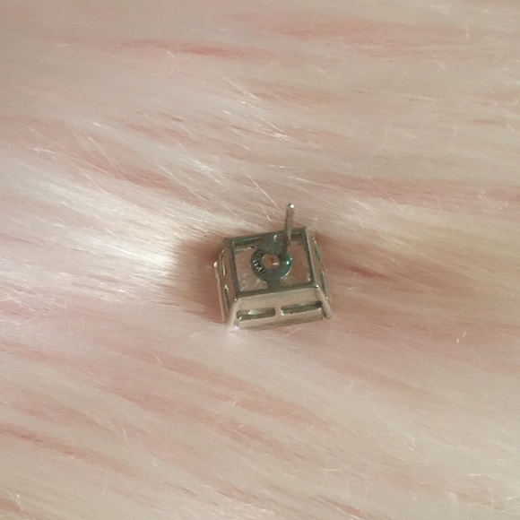 Single Super Sparkly Crystal Earring Saks Bling - Picture 3 of 6